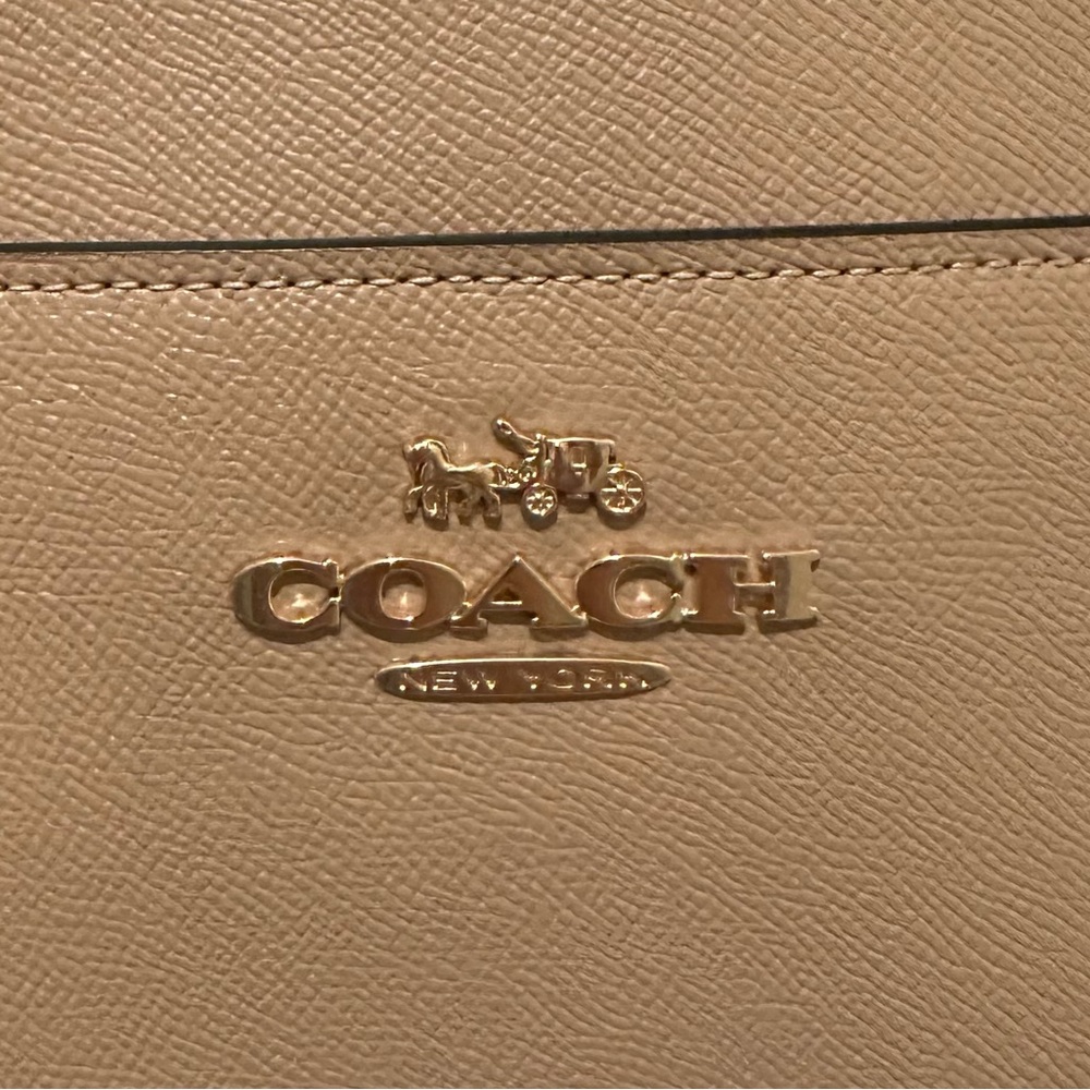Large Coach Tote - Beige and Black Shoulder Bag with laptop pocket. - Picture 5 of 10